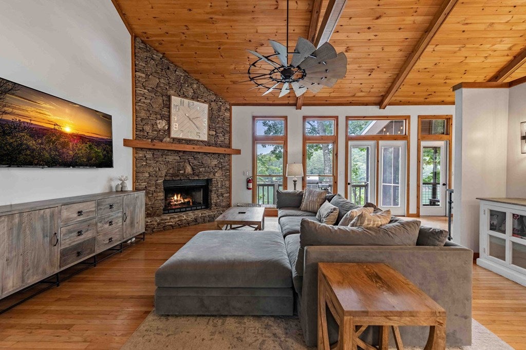 Morganton, Georgia, 30560, United States, 4 Bedrooms Bedrooms, ,3 BathroomsBathrooms,Residential,Pending,1858671