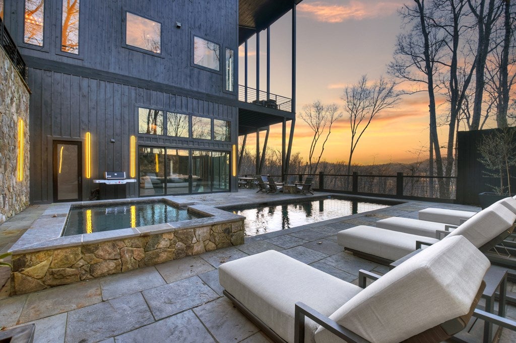 Blue Ridge, Georgia, 30513, United States, 5 Bedrooms Bedrooms, ,6 BathroomsBathrooms,Residential,Active,2017447