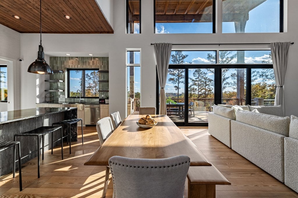 Ellijay, Georgia, 30540, United States, 4 Bedrooms Bedrooms, ,3 BathroomsBathrooms,Residential,Active,1985878