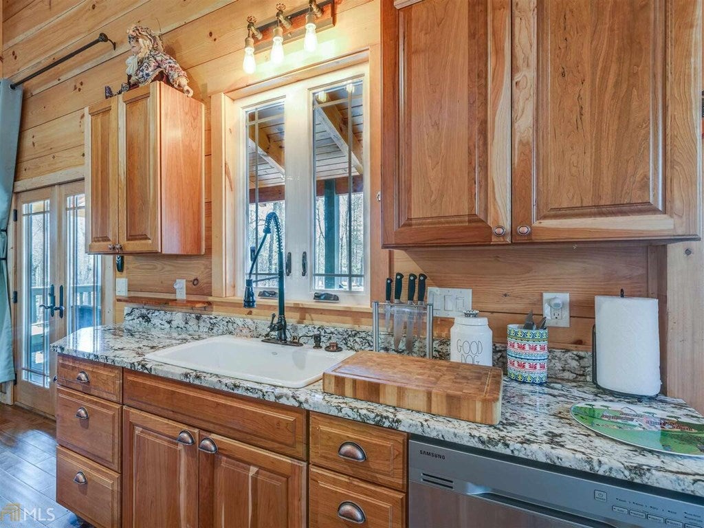Blue Ridge, Georgia, 30513, United States, 3 Bedrooms Bedrooms, ,3 BathroomsBathrooms,Residential,Active,1926691