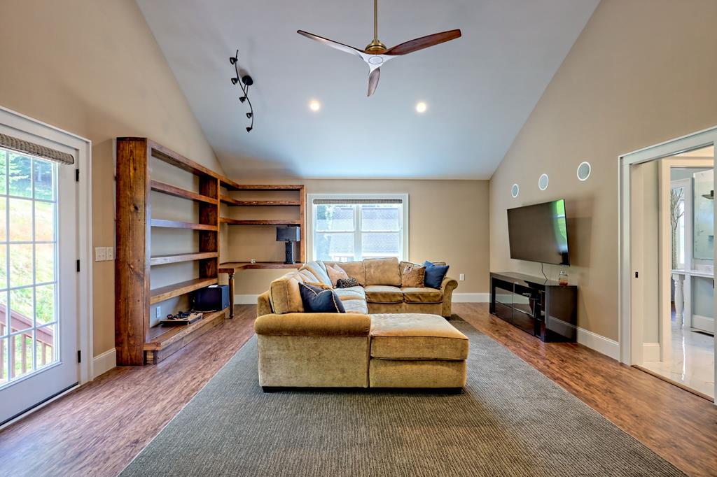 Franklin, North Carolina, 28734, United States, 3 Bedrooms Bedrooms, ,4 BathroomsBathrooms,Residential,Active,1945078