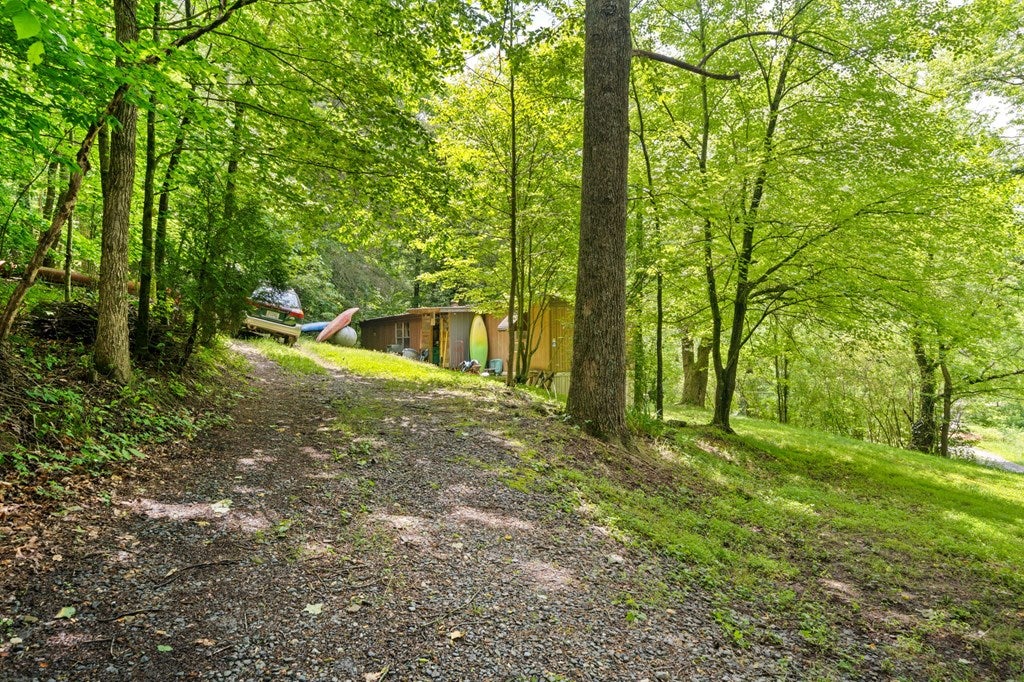 Ellijay, Georgia, 30536, United States, 3 Bedrooms Bedrooms, ,3 BathroomsBathrooms,Residential,Active,1953369