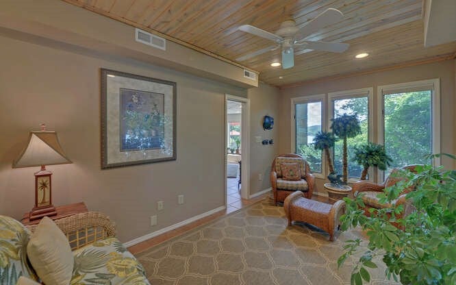 Hiawassee, Georgia, 30546, United States, 4 Bedrooms Bedrooms, ,3 BathroomsBathrooms,Residential,Active,1863263