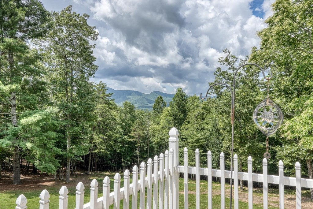 Blairsville, Georgia, 30512, United States, 4 Bedrooms Bedrooms, ,4 BathroomsBathrooms,Residential,Active,1892611