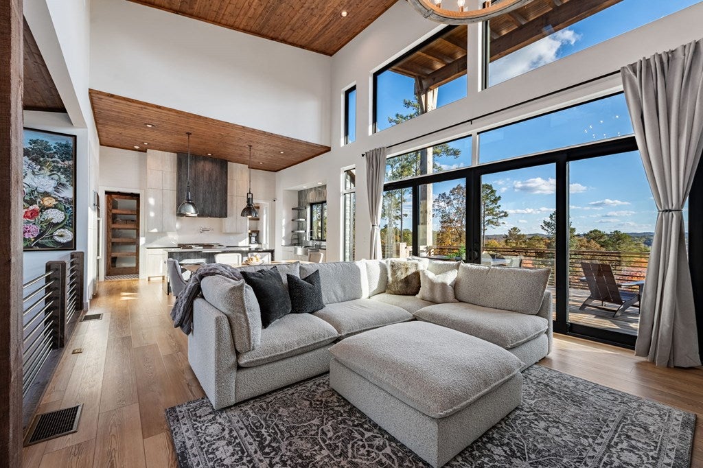 Ellijay, Georgia, 30540, United States, 4 Bedrooms Bedrooms, ,3 BathroomsBathrooms,Residential,Active,1985878