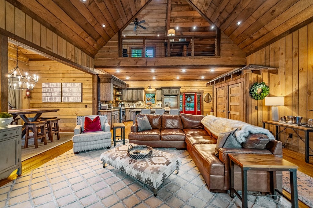 Blue Ridge, Georgia, 30513, United States, 3 Bedrooms Bedrooms, ,5 BathroomsBathrooms,Residential,Active,1973531