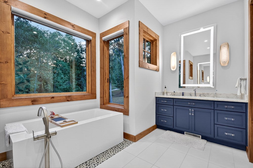 Blue Ridge, Georgia, 30513, United States, 5 Bedrooms Bedrooms, ,5 BathroomsBathrooms,Residential,Active,1945259