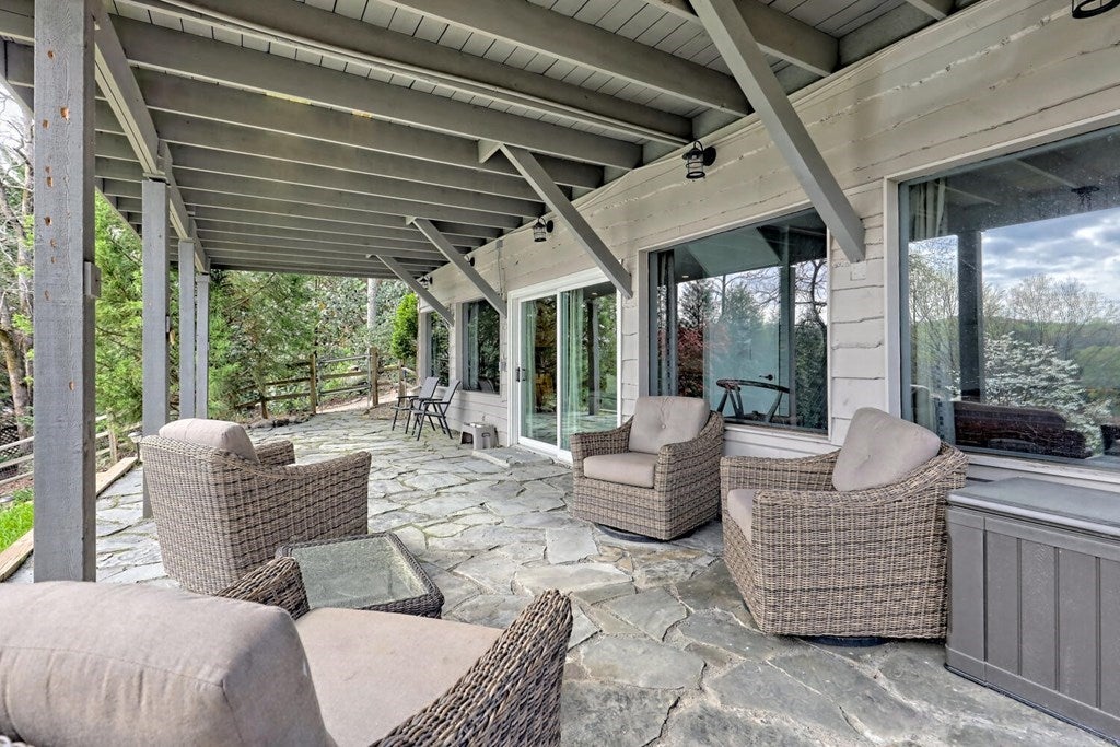 Blairsville, Georgia, 30512, United States, 3 Bedrooms Bedrooms, ,6 BathroomsBathrooms,Residential,Active,1920218