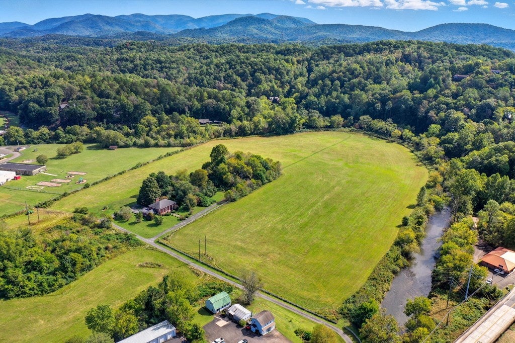 Ellijay, Georgia, 30540, United States, 4 Bedrooms Bedrooms, ,4 BathroomsBathrooms,Residential,Active,1954327