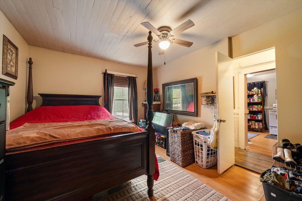 Ellijay, Georgia, 30536, United States, 3 Bedrooms Bedrooms, ,3 BathroomsBathrooms,Residential,Active,1953369