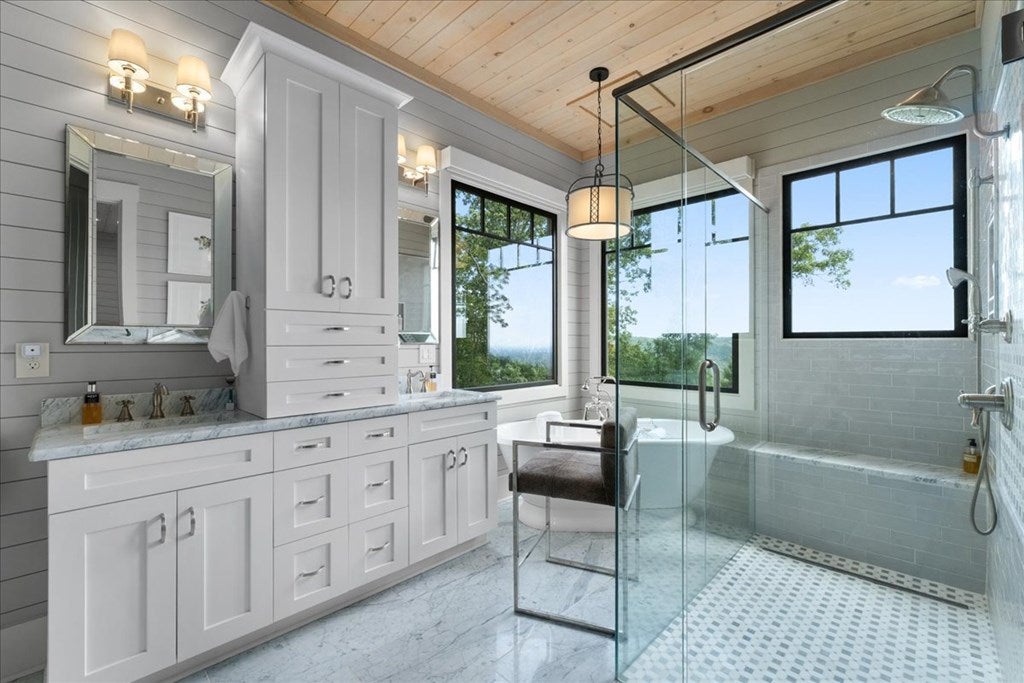 Ellijay, Georgia, 30540, United States, 5 Bedrooms Bedrooms, ,7 BathroomsBathrooms,Residential,Active,2001382