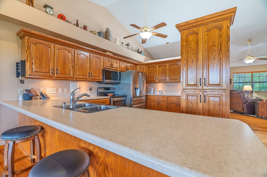 Copperhill, Tennessee, 37317, United States, 5 Bedrooms Bedrooms, ,6 BathroomsBathrooms,Residential,Active,1871227
