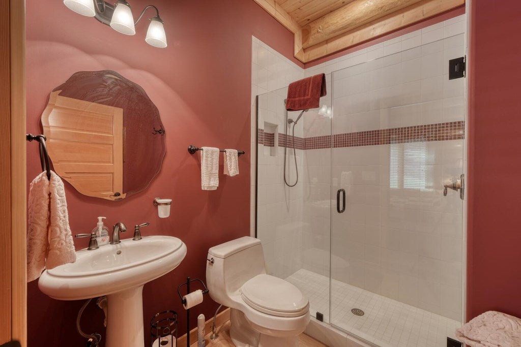Blairsville, Georgia, 30512, United States, 4 Bedrooms Bedrooms, ,6 BathroomsBathrooms,Residential,Active,1934771