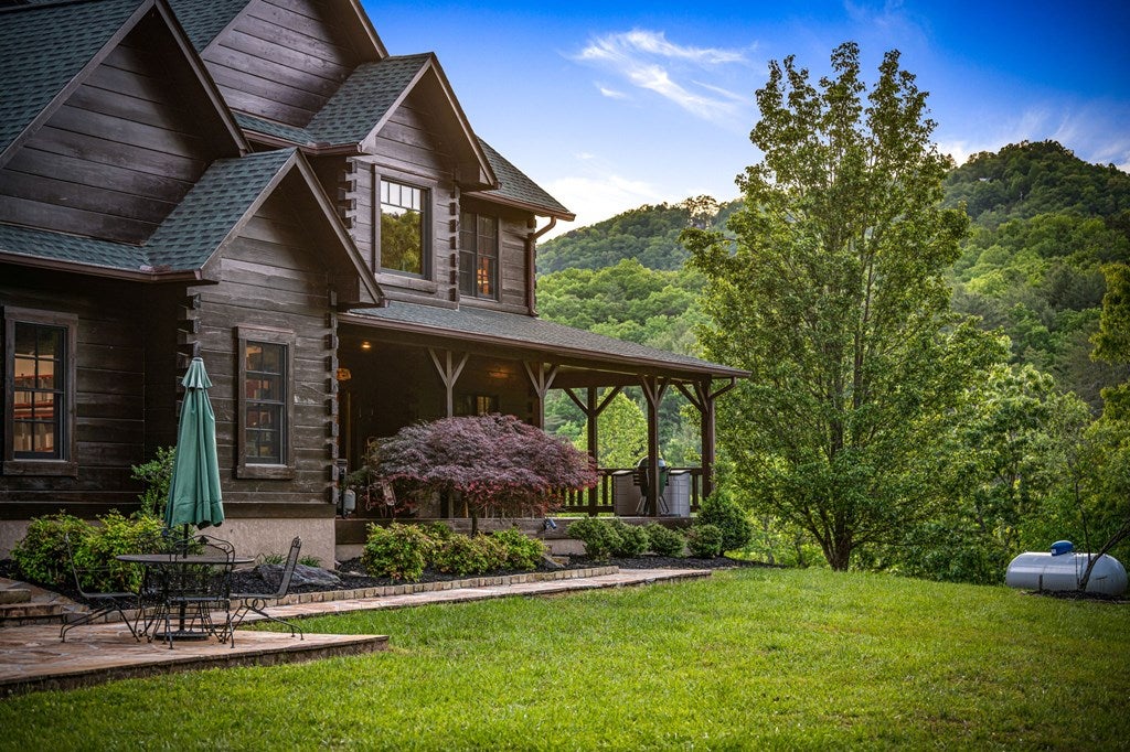 Brasstown, North Carolina, 28902, United States, 4 Bedrooms Bedrooms, ,5 BathroomsBathrooms,Residential,Active,1810516