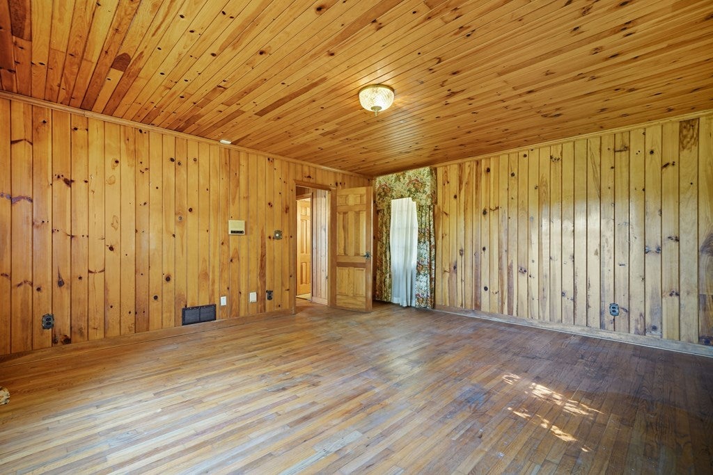 Ellijay, Georgia, 30540, United States, 4 Bedrooms Bedrooms, ,4 BathroomsBathrooms,Residential,Active,1954327