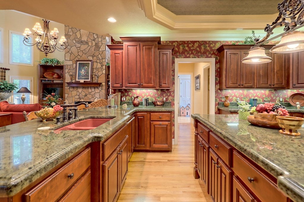 Hiawassee, Georgia, 30546, United States, 4 Bedrooms Bedrooms, ,5 BathroomsBathrooms,Residential,Active,1741595