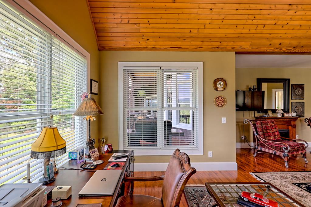 Franklin, North Carolina, 28734, United States, 3 Bedrooms Bedrooms, ,4 BathroomsBathrooms,Residential,Active,1945078