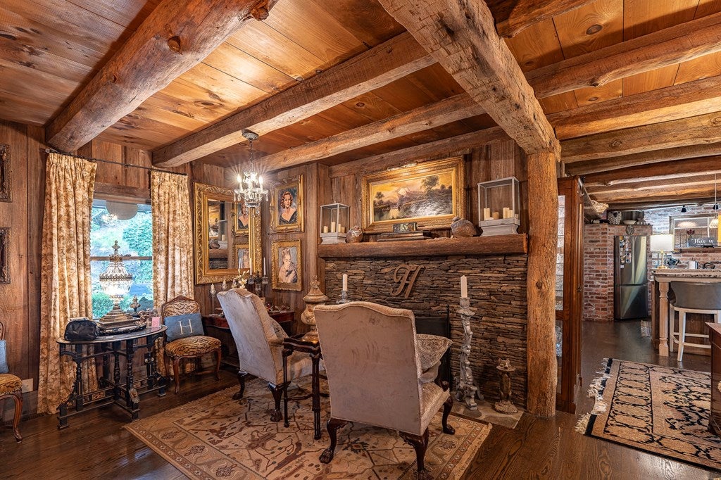 Blairsville, Georgia, 30512, United States, 5 Bedrooms Bedrooms, ,6 BathroomsBathrooms,Residential,Active,1944103