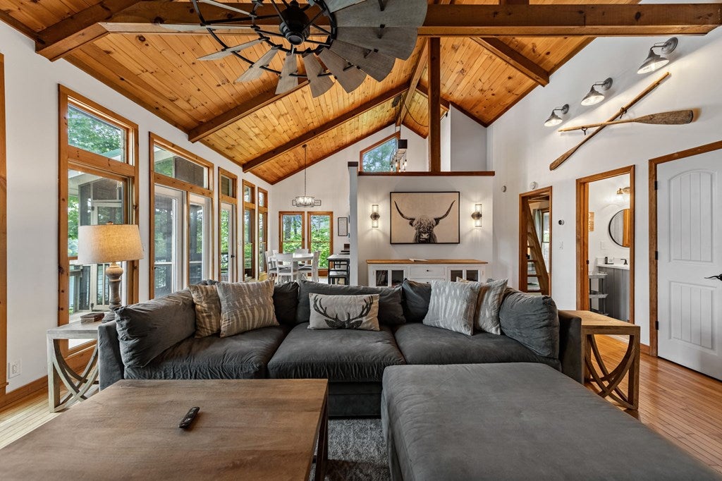 Morganton, Georgia, 30560, United States, 4 Bedrooms Bedrooms, ,3 BathroomsBathrooms,Residential,Pending,1858671