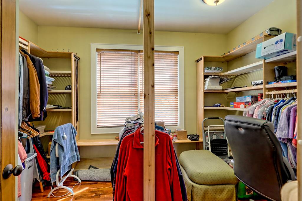 Franklin, North Carolina, 28734, United States, 3 Bedrooms Bedrooms, ,4 BathroomsBathrooms,Residential,Active,1945078