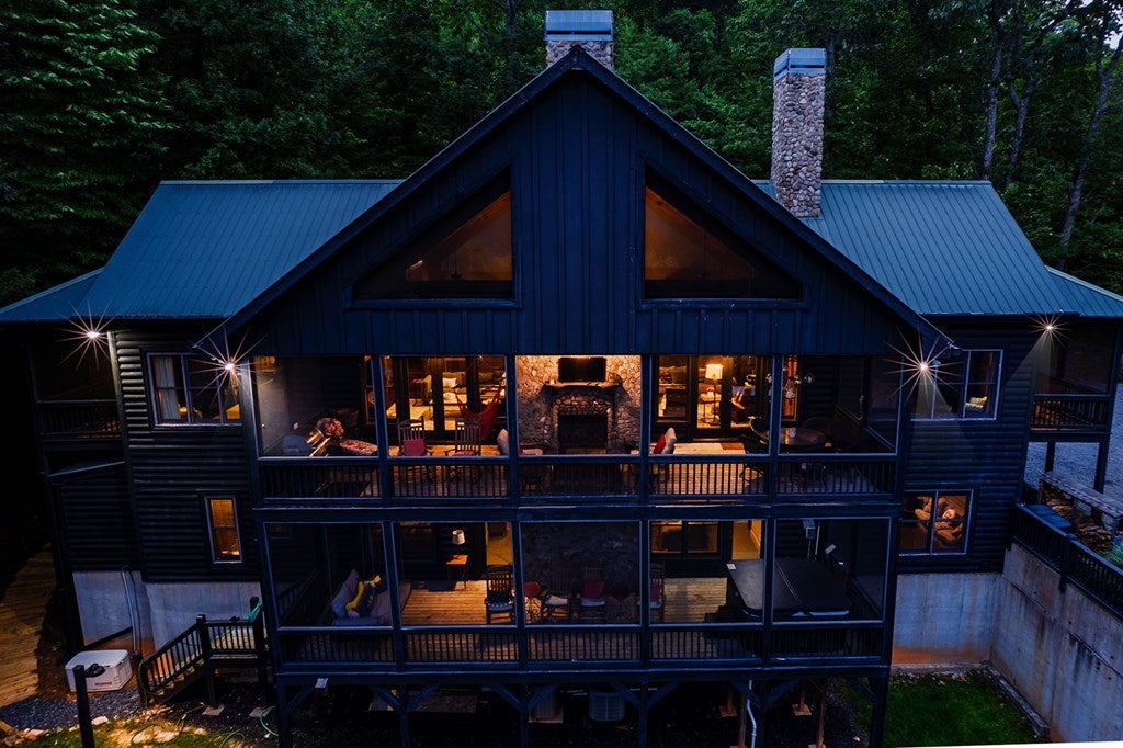 Ellijay, Georgia, 30536, United States, 6 Bedrooms Bedrooms, ,5 BathroomsBathrooms,Residential,Active,1929800