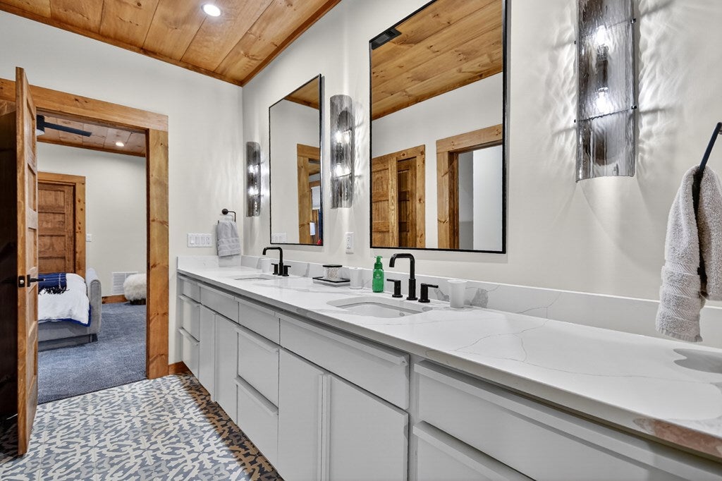 Blue Ridge, Georgia, 30513, United States, 5 Bedrooms Bedrooms, ,5 BathroomsBathrooms,Residential,Active,1945259