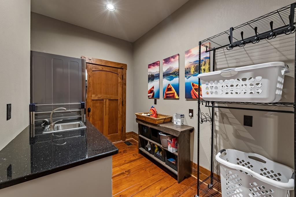 Ellijay, Georgia, 30536, United States, 5 Bedrooms Bedrooms, ,5 BathroomsBathrooms,Residential,Active,1973280