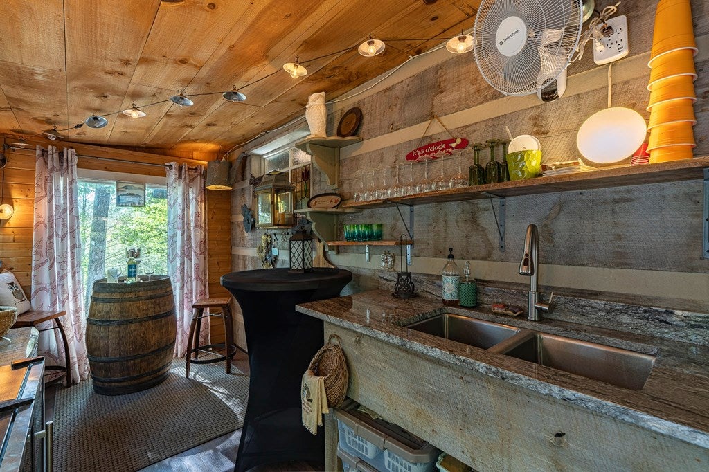 Blairsville, Georgia, 30512, United States, 5 Bedrooms Bedrooms, ,6 BathroomsBathrooms,Residential,Active,1944103