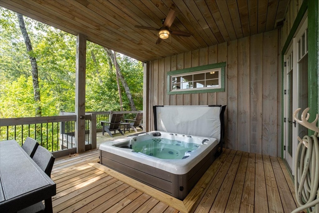 Ellijay, Georgia, 30540, United States, 5 Bedrooms Bedrooms, ,7 BathroomsBathrooms,Residential,Active,1951812