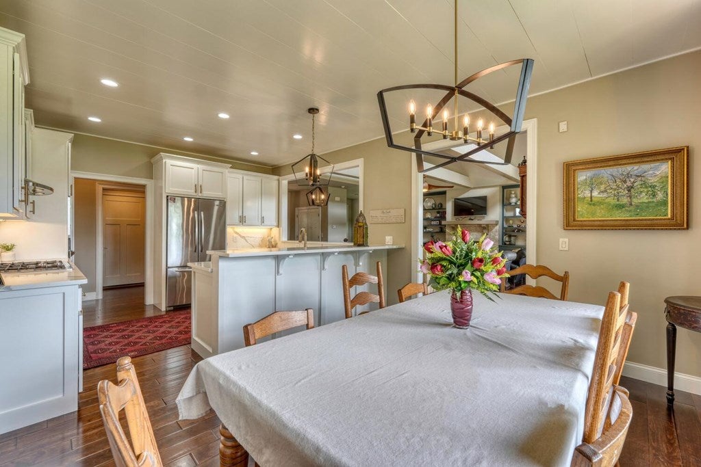 Blairsville, Georgia, 30512, United States, 4 Bedrooms Bedrooms, ,4 BathroomsBathrooms,Residential,Active,1850663