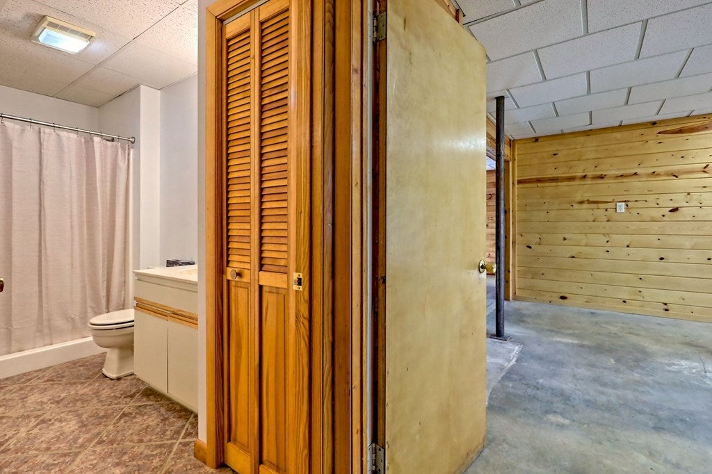 Hiawassee, Georgia, 30546, United States, 3 Bedrooms Bedrooms, ,3 BathroomsBathrooms,Residential,Active,1790158