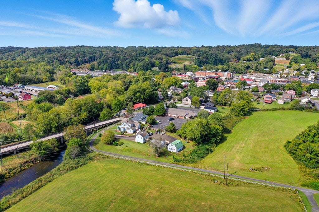 Ellijay, Georgia, 30540, United States, 4 Bedrooms Bedrooms, ,4 BathroomsBathrooms,Residential,Active,1954327