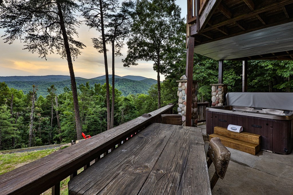 Blue Ridge, Georgia, 30513, United States, 4 Bedrooms Bedrooms, ,4 BathroomsBathrooms,Residential,Active,1998761