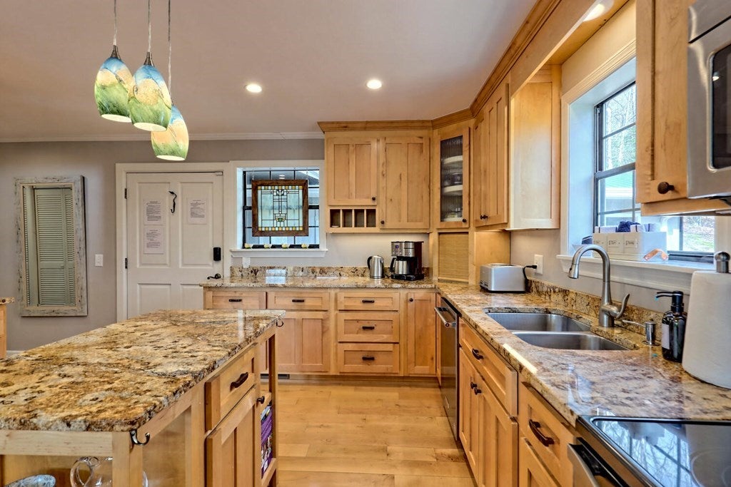 Blairsville, Georgia, 30512, United States, 3 Bedrooms Bedrooms, ,6 BathroomsBathrooms,Residential,Active,1920218