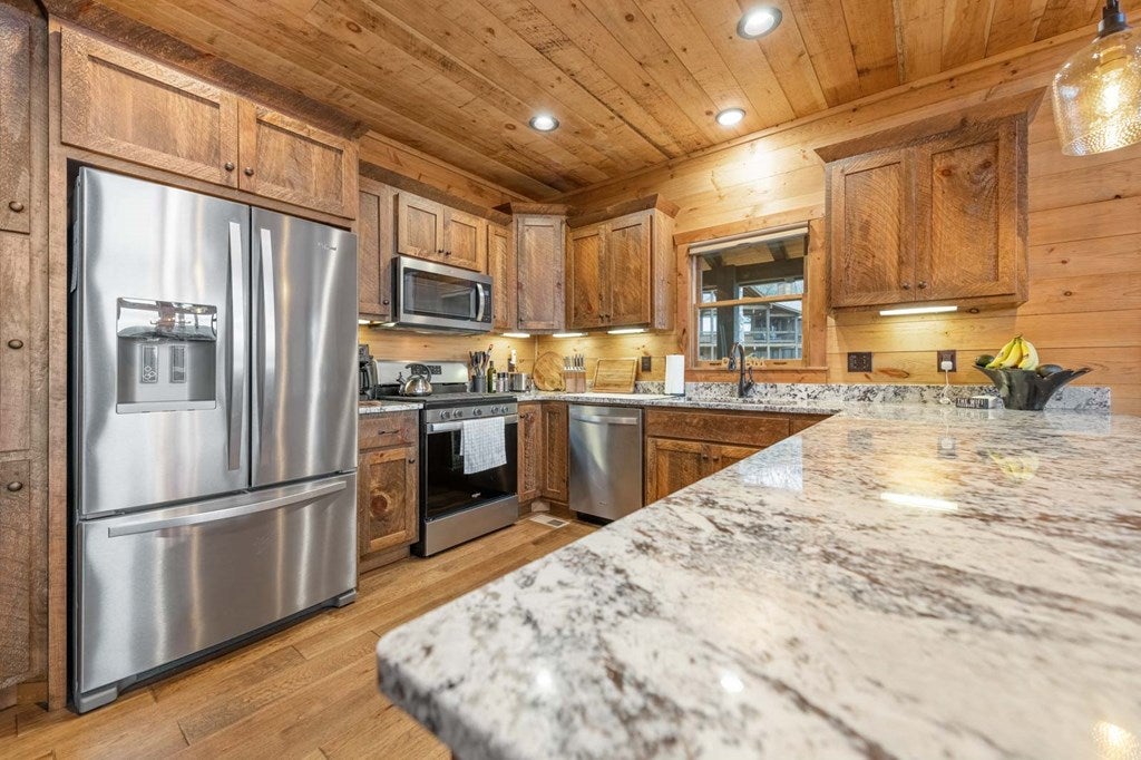 Blue Ridge, Georgia, 30513, United States, 4 Bedrooms Bedrooms, ,4 BathroomsBathrooms,Residential,Active,1965858