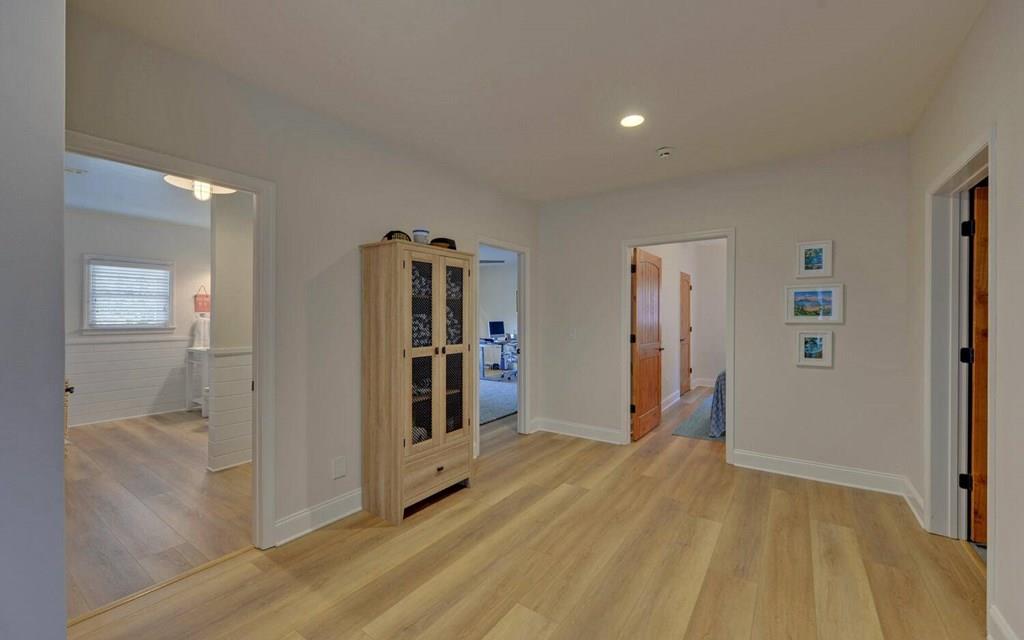 Hiawassee, Georgia, 30546, United States, 8 Bedrooms Bedrooms, ,6 BathroomsBathrooms,Residential,Active,1821974