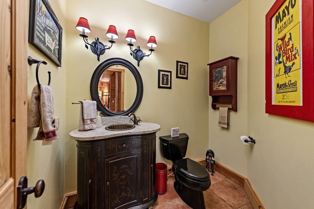 Brasstown, North Carolina, 28902, United States, 4 Bedrooms Bedrooms, ,5 BathroomsBathrooms,Residential,Active,1810516