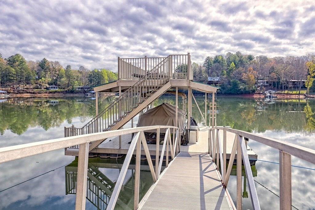 Blairsville, Georgia, 30512, United States, 3 Bedrooms Bedrooms, ,6 BathroomsBathrooms,Residential,Active,1920218