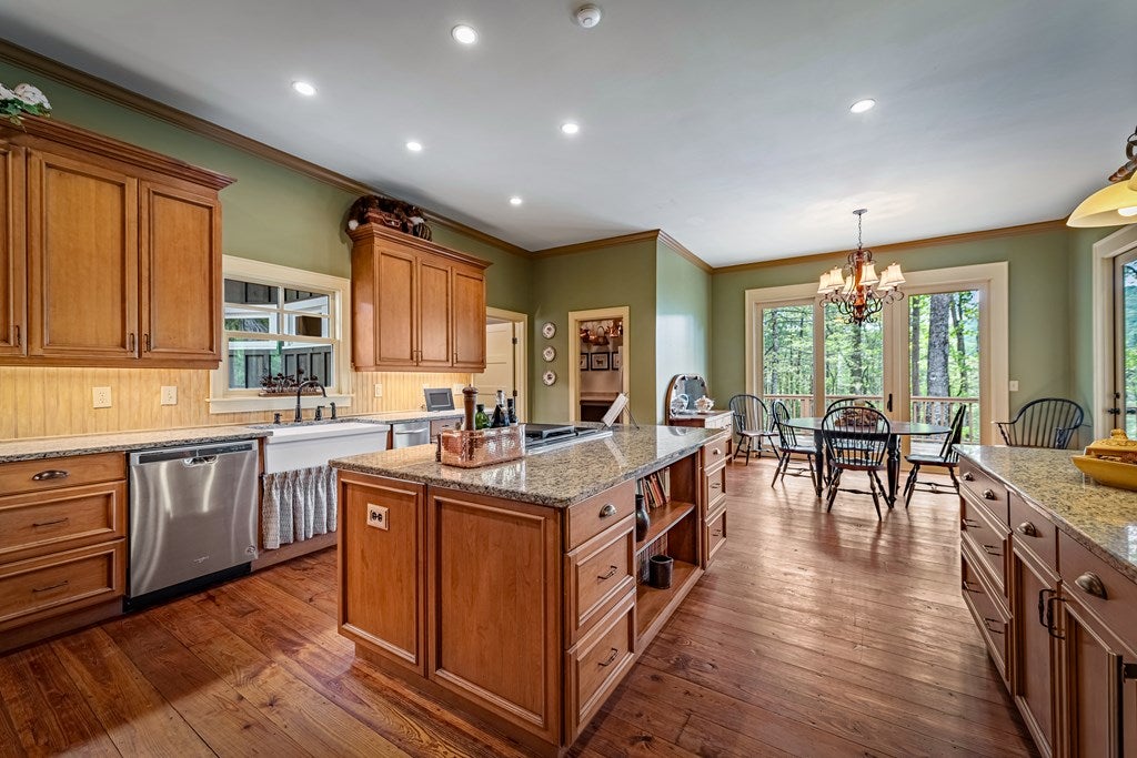 Ellijay, Georgia, 30536, United States, 4 Bedrooms Bedrooms, ,4 BathroomsBathrooms,Residential,Active,1800168