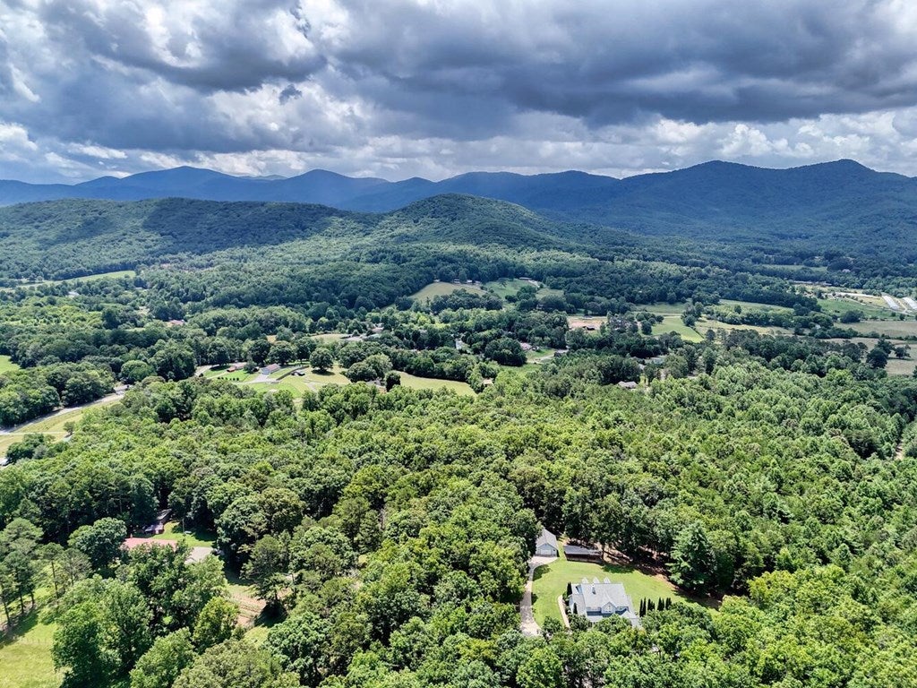 Blairsville, Georgia, 30512, United States, 4 Bedrooms Bedrooms, ,4 BathroomsBathrooms,Residential,Active,1892611