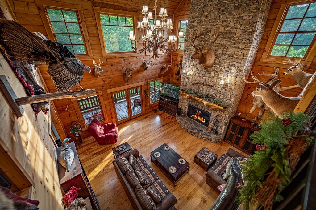 Brasstown, North Carolina, 28902, United States, 4 Bedrooms Bedrooms, ,5 BathroomsBathrooms,Residential,Active,1810516