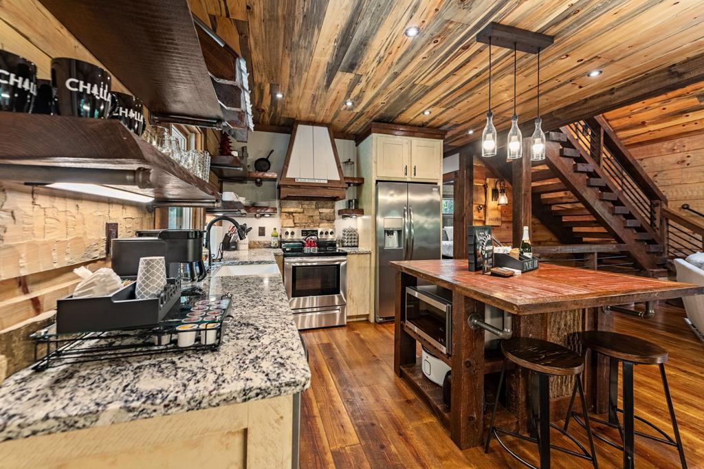Blue Ridge, Georgia, 30513, United States, 3 Bedrooms Bedrooms, ,3 BathroomsBathrooms,Residential,Active,1849502
