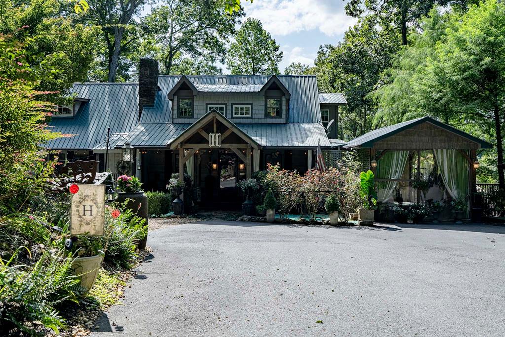 Blairsville, Georgia, 30512, United States, 5 Bedrooms Bedrooms, ,6 BathroomsBathrooms,Residential,Active,1944103