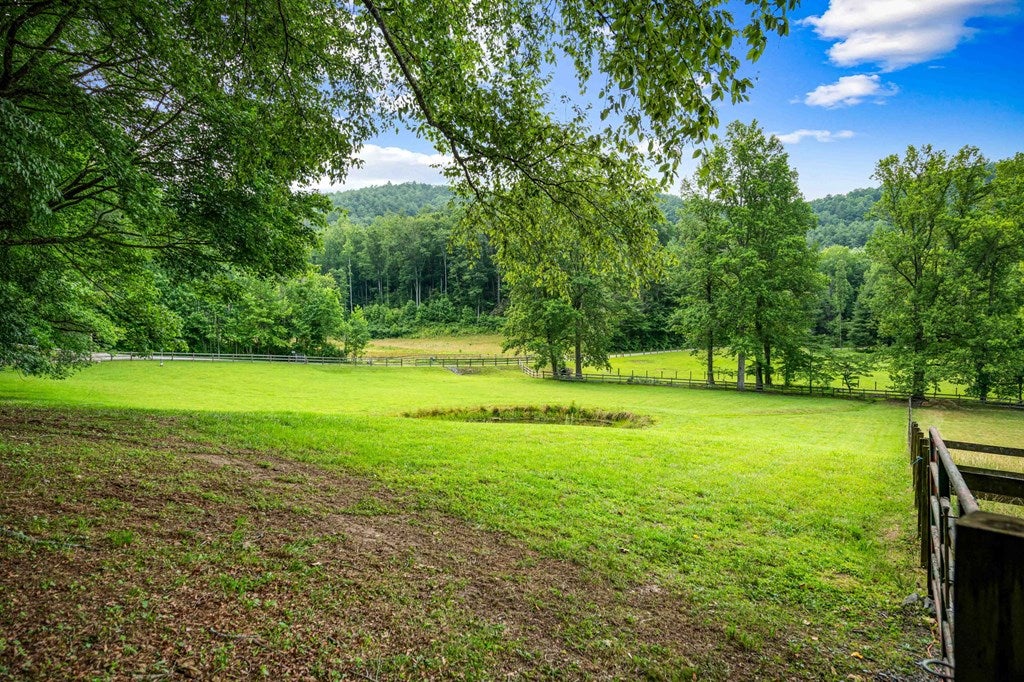 Blue Ridge, Georgia, 30513, United States, 3 Bedrooms Bedrooms, ,4 BathroomsBathrooms,Residential,Active,2008330