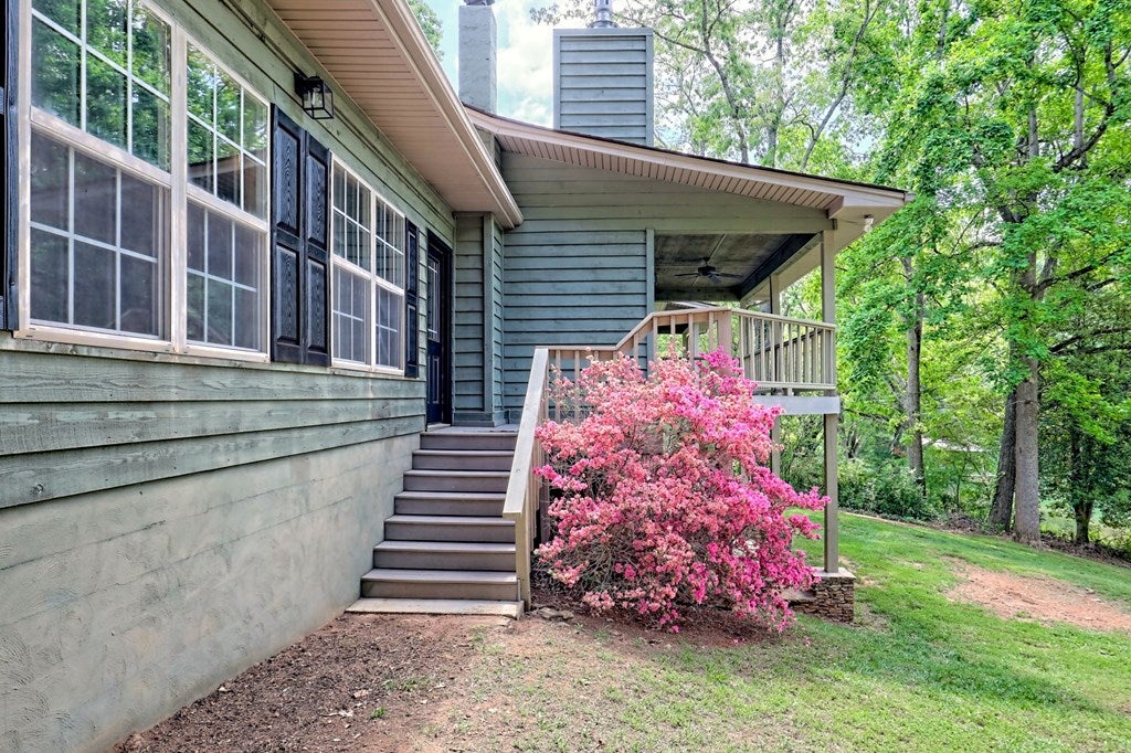 Hiawassee, Georgia, 30546, United States, 3 Bedrooms Bedrooms, ,3 BathroomsBathrooms,Residential,Active,1790158