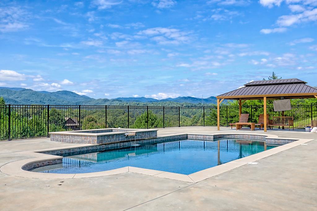 Franklin, North Carolina, 28734, United States, 3 Bedrooms Bedrooms, ,4 BathroomsBathrooms,Residential,Active,1945078