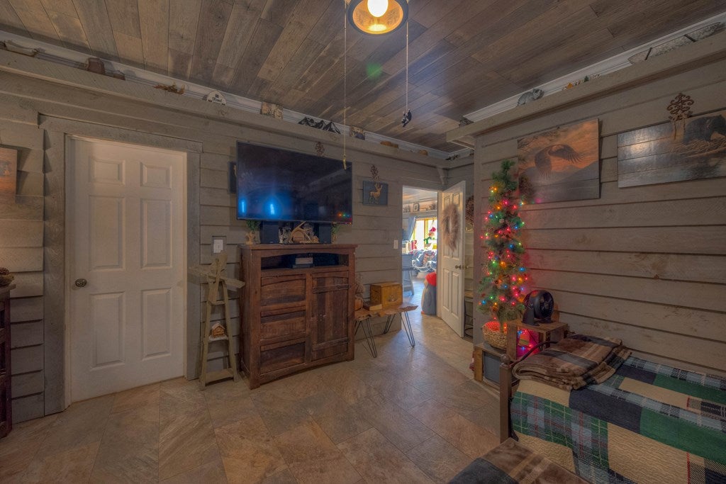 Hiawassee, Georgia, 30546, United States, 3 Bedrooms Bedrooms, ,2 BathroomsBathrooms,Residential,Active,2007353