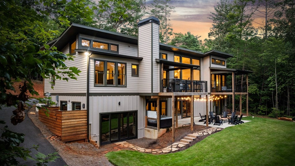 Ellijay, Georgia, 30540, United States, 5 Bedrooms Bedrooms, ,6 BathroomsBathrooms,Residential,Active,1914794