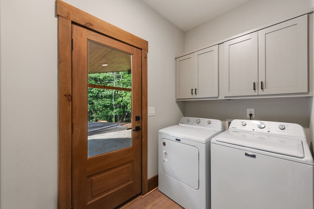 Ellijay, Georgia, 30540, United States, 5 Bedrooms Bedrooms, ,6 BathroomsBathrooms,Residential,Active,1914794