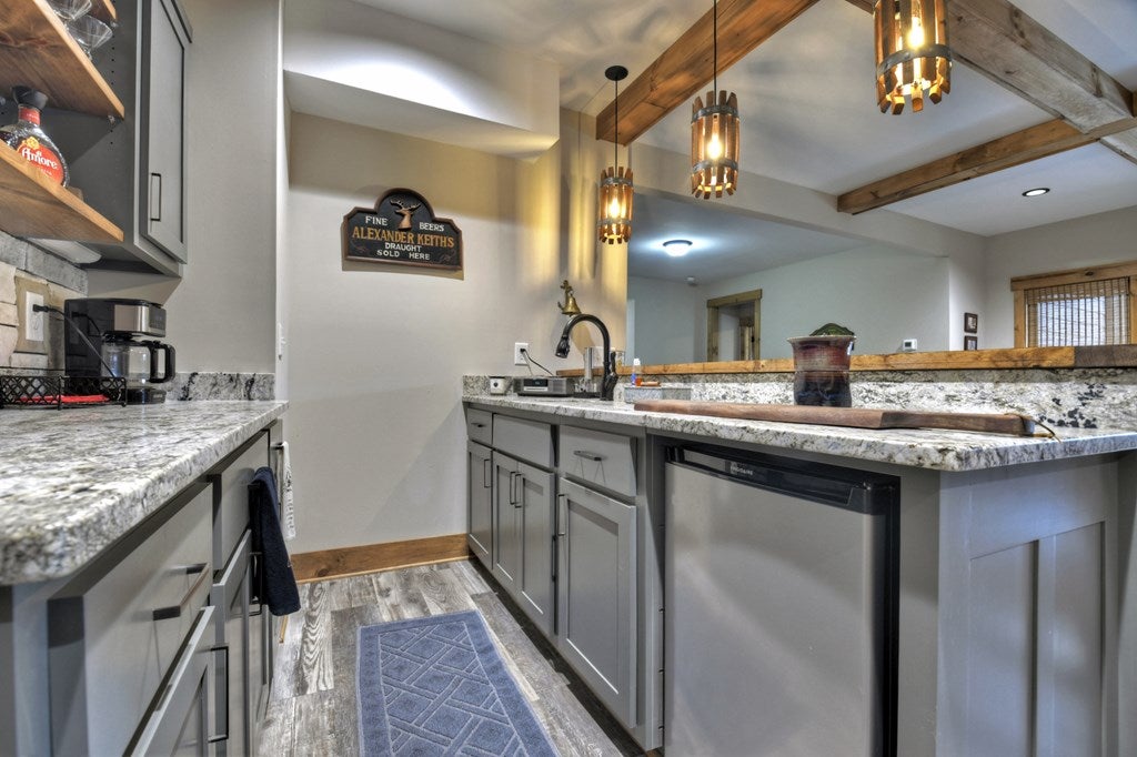 Ellijay, Georgia, 30540, United States, 5 Bedrooms Bedrooms, ,4 BathroomsBathrooms,Residential,Active,1745330